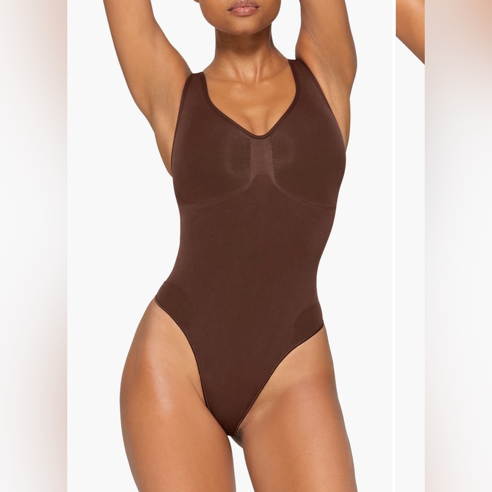 skims seamless sculpt bodysuit size Small - NWT